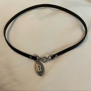 Fossil chocker in brown and silver.